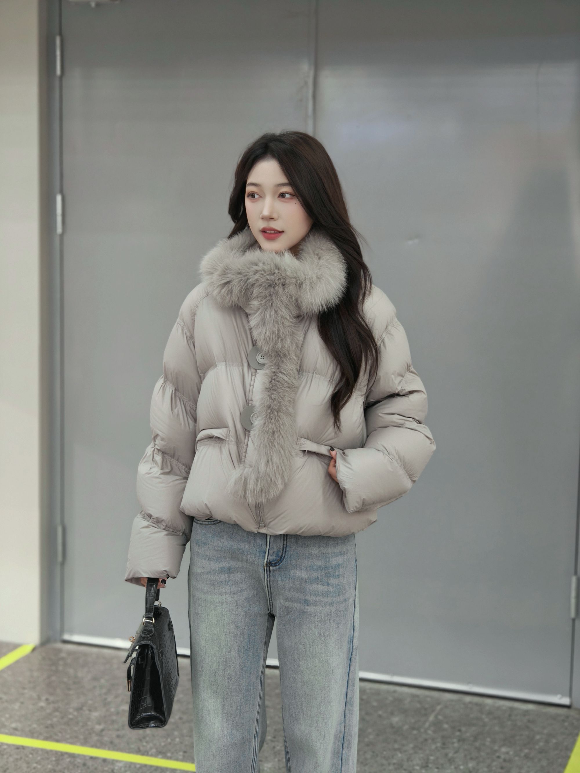 狐狸毛领拼接保暖2025女士新款轻奢时尚百搭加绒加厚款羽绒服外套