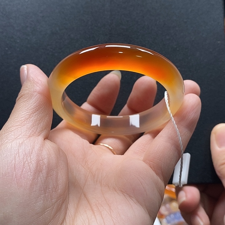 Y***n玛瑙/玉髓未镶嵌手镯55.7不退换