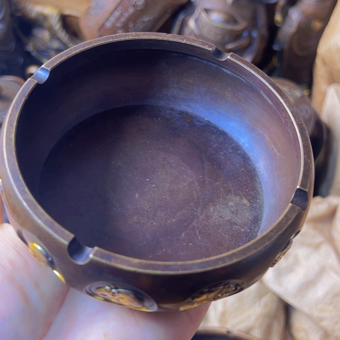 原矿风磨铜十二生肖鎏金烟灰缸