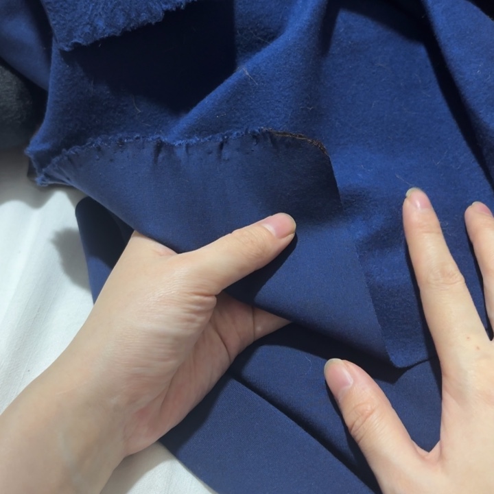 混纺藏蓝色罗马1米。 