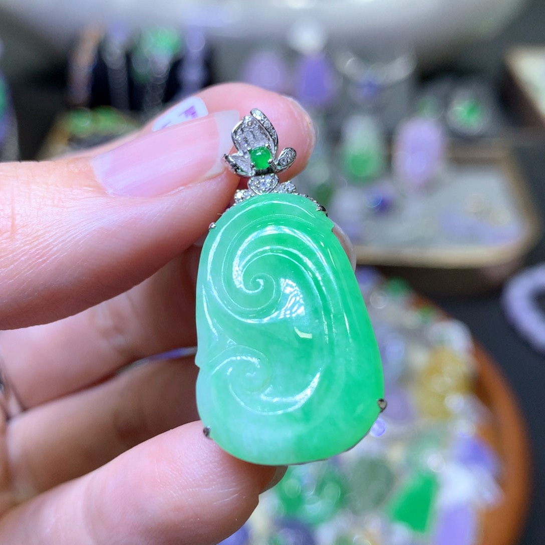 【闪购商品】翡翠颈饰18K金镶嵌翡翠吊坠项链