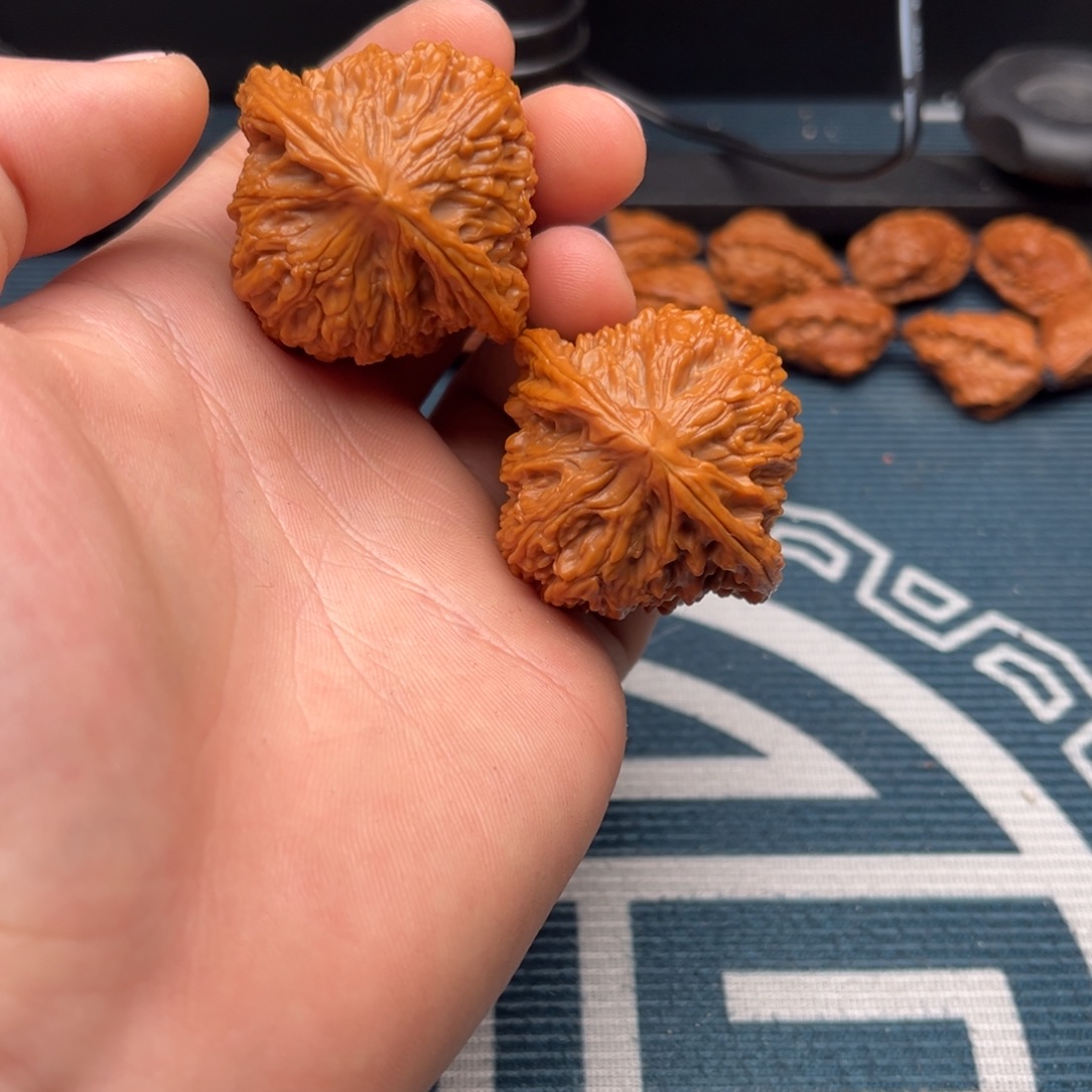 *****文玩核桃吊坠三角疆43