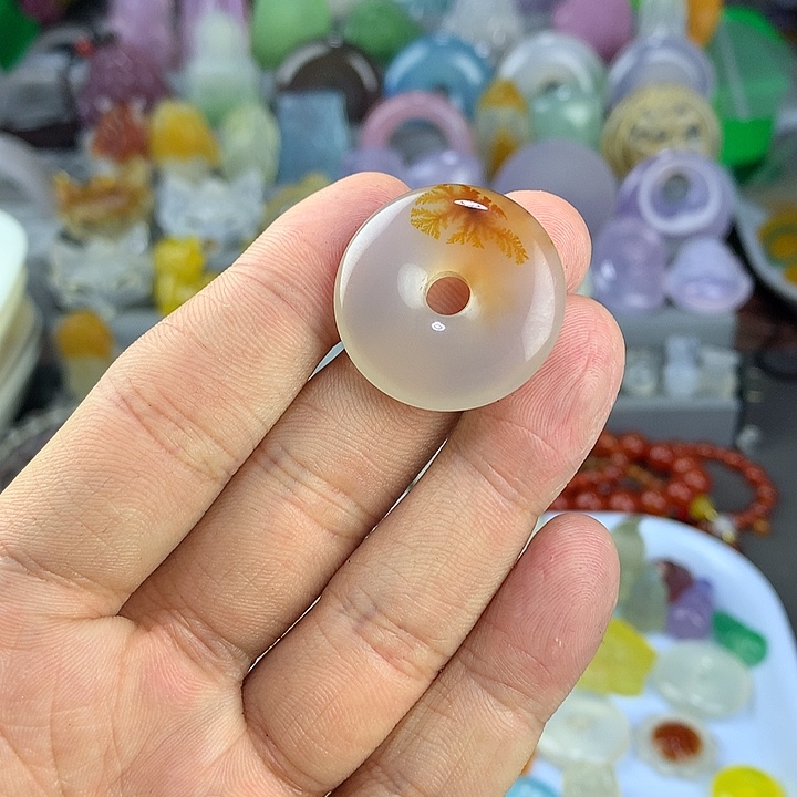 吱***赵玛瑙/玉髓未镶嵌颈饰