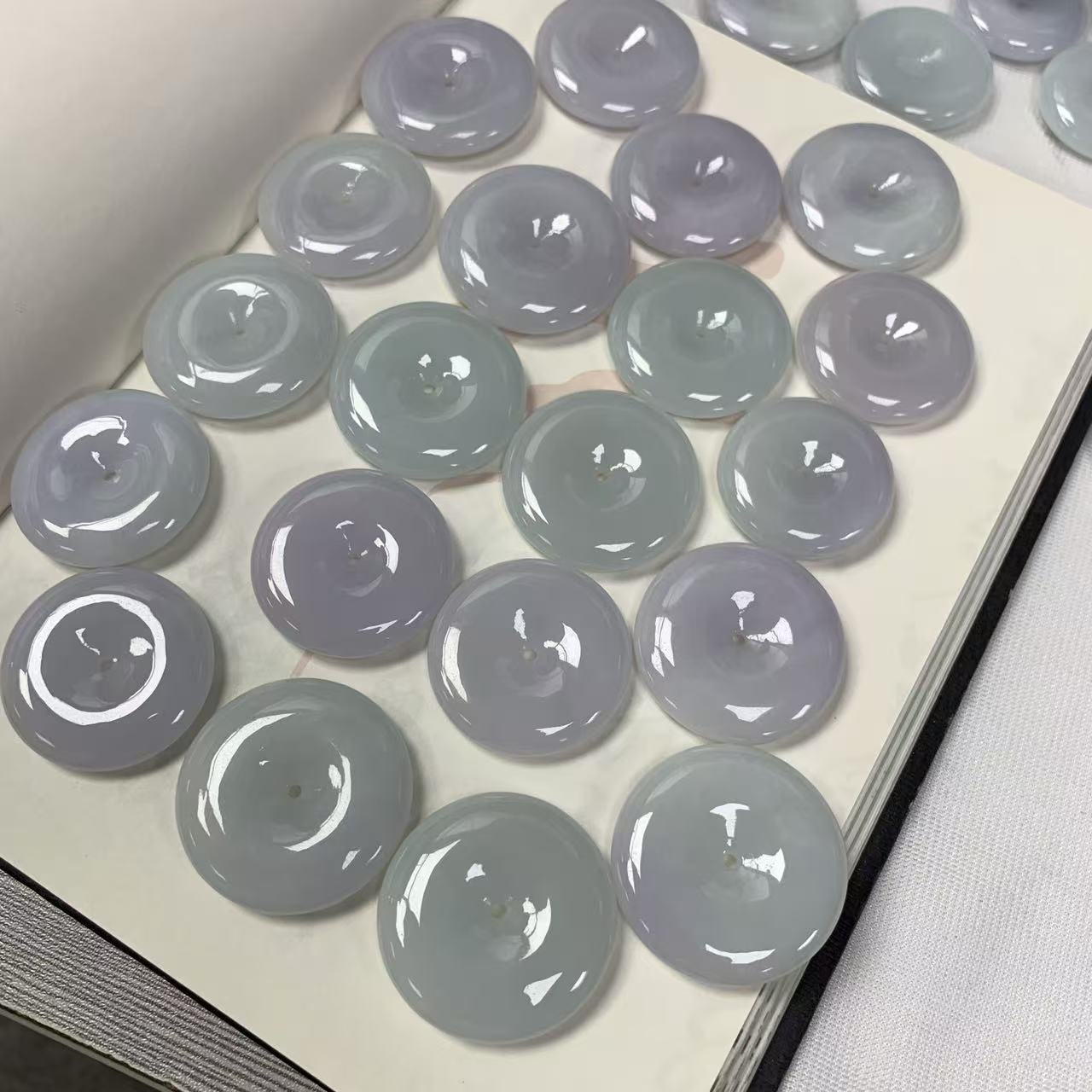 缅甸天然A货翡翠新款浅色百塔白底平安无事玉坠多样性发其一