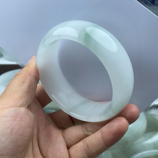 未镶嵌手镯石英质玉（金丝玉）