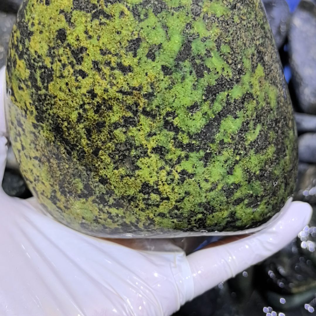 麦***1藏玉药王石原石一个
