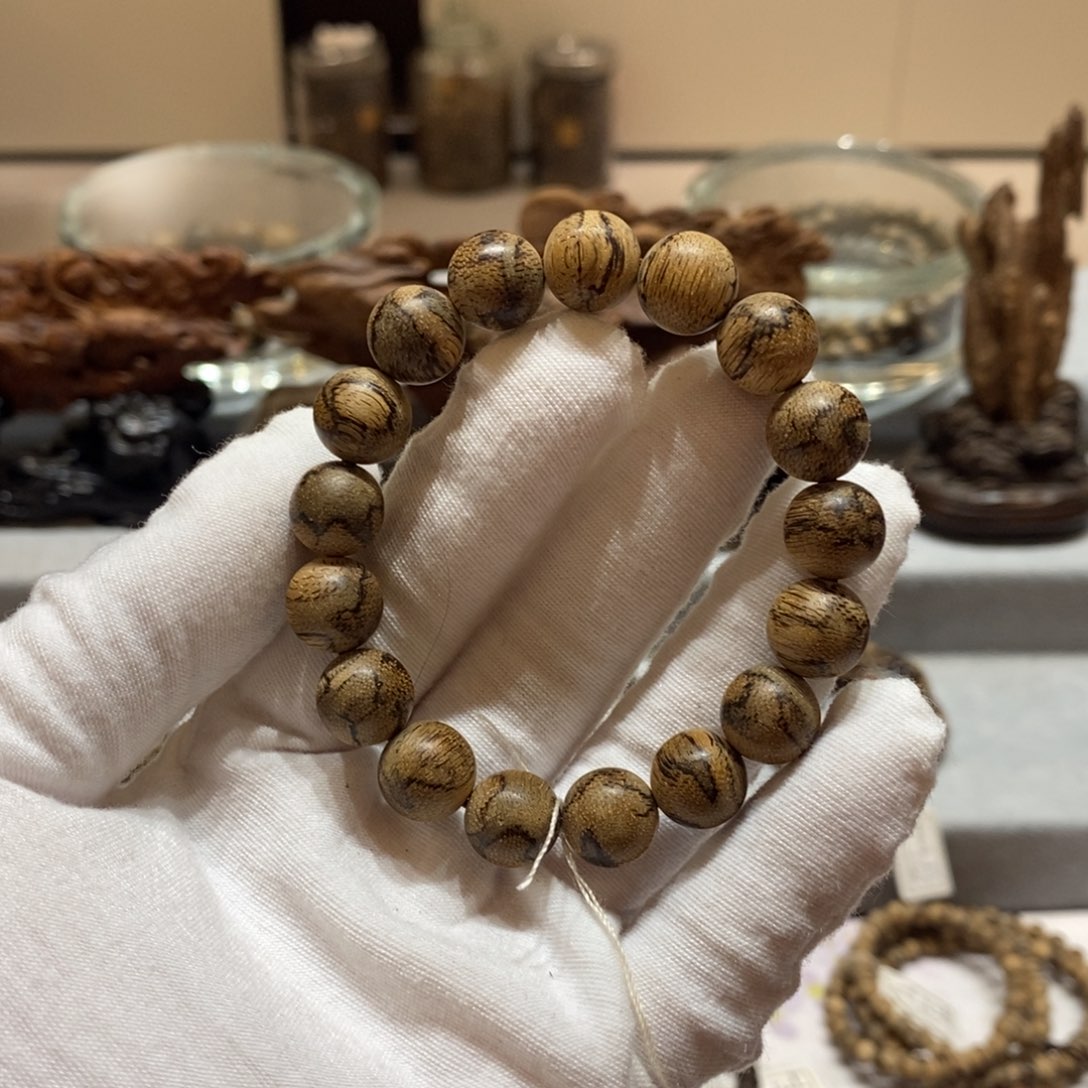 沉香手串菩萨棋 11单 17颗 9.9克