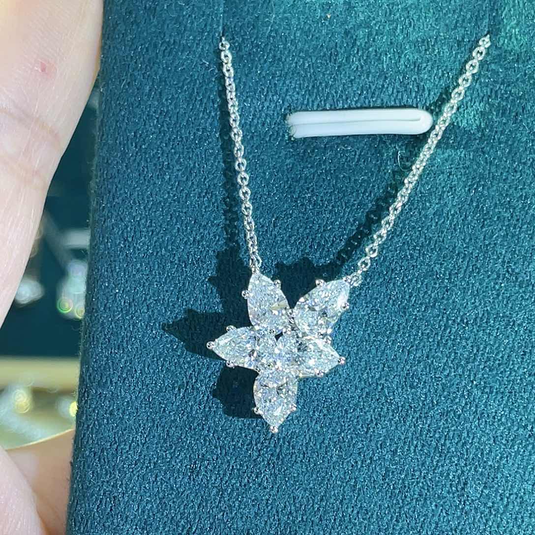 铂Pt950镶嵌实验室培育钻石5克拉水滴项链