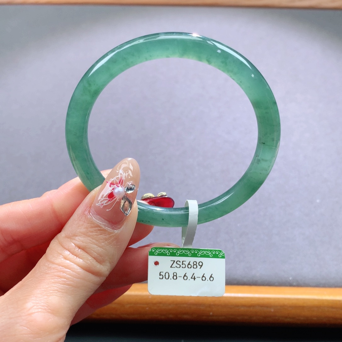 翡翠手镯未镶嵌天然翡翠手镯