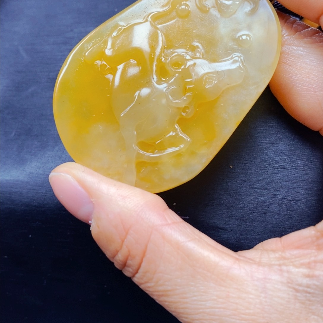 石英质玉（黄龙玉）颈饰未镶嵌