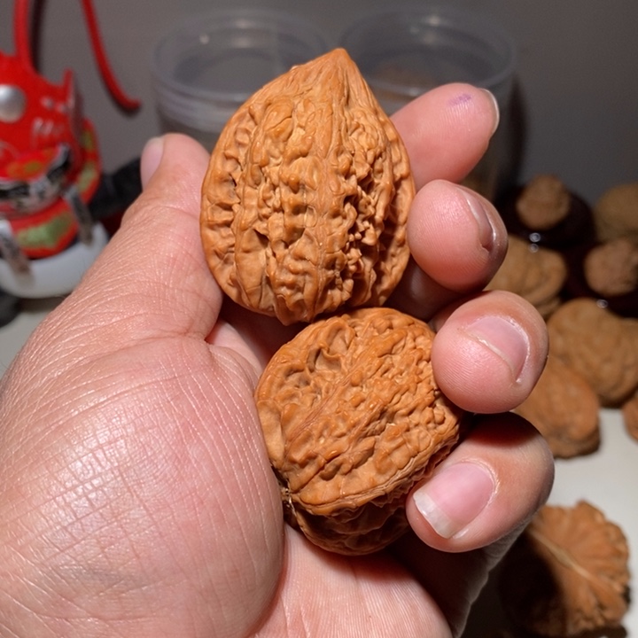 随**起文玩核桃野生鸡心核桃
