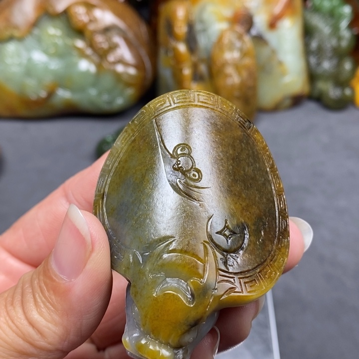 和田玉未镶嵌把件