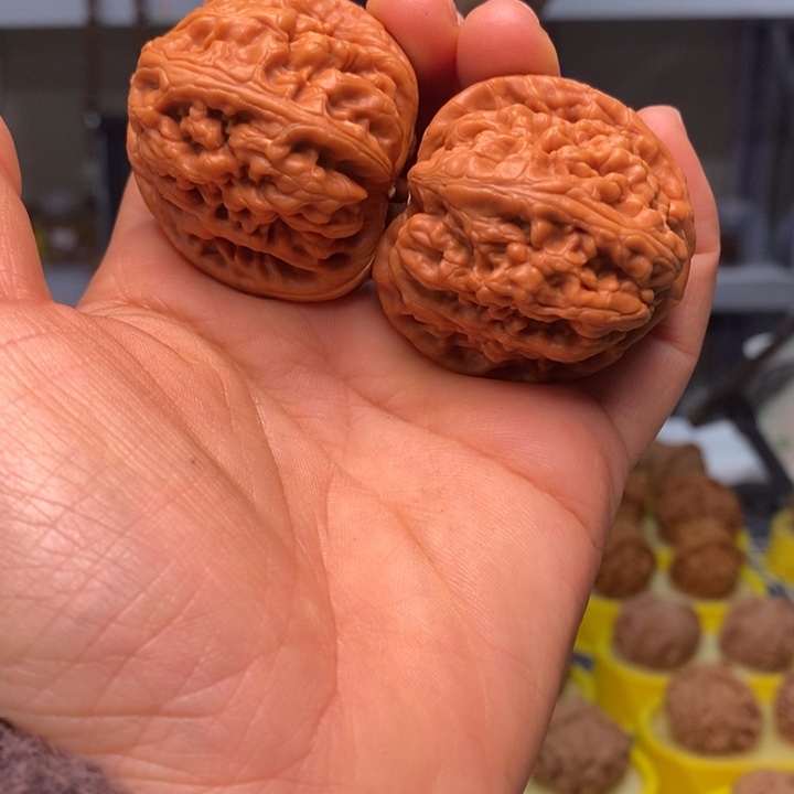 文玩核桃吊坠文玩核桃红锦鲤44～