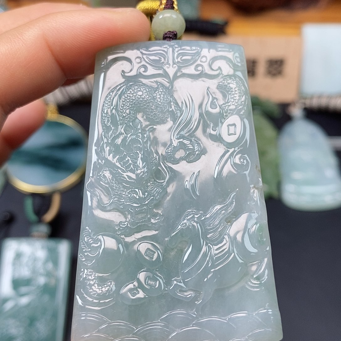 翡翠颈饰未镶嵌翡翠