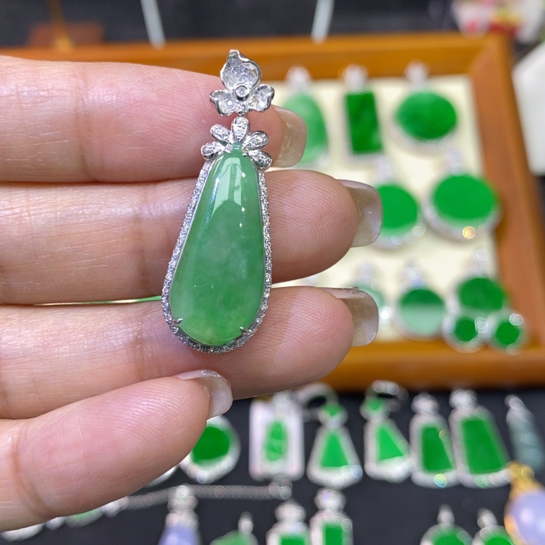 翡翠吊坠(不含链)18K金镶嵌吊坠