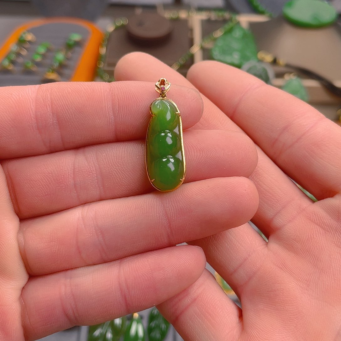 和田玉（碧玉）吊坠(不含链)18K金镶嵌1200