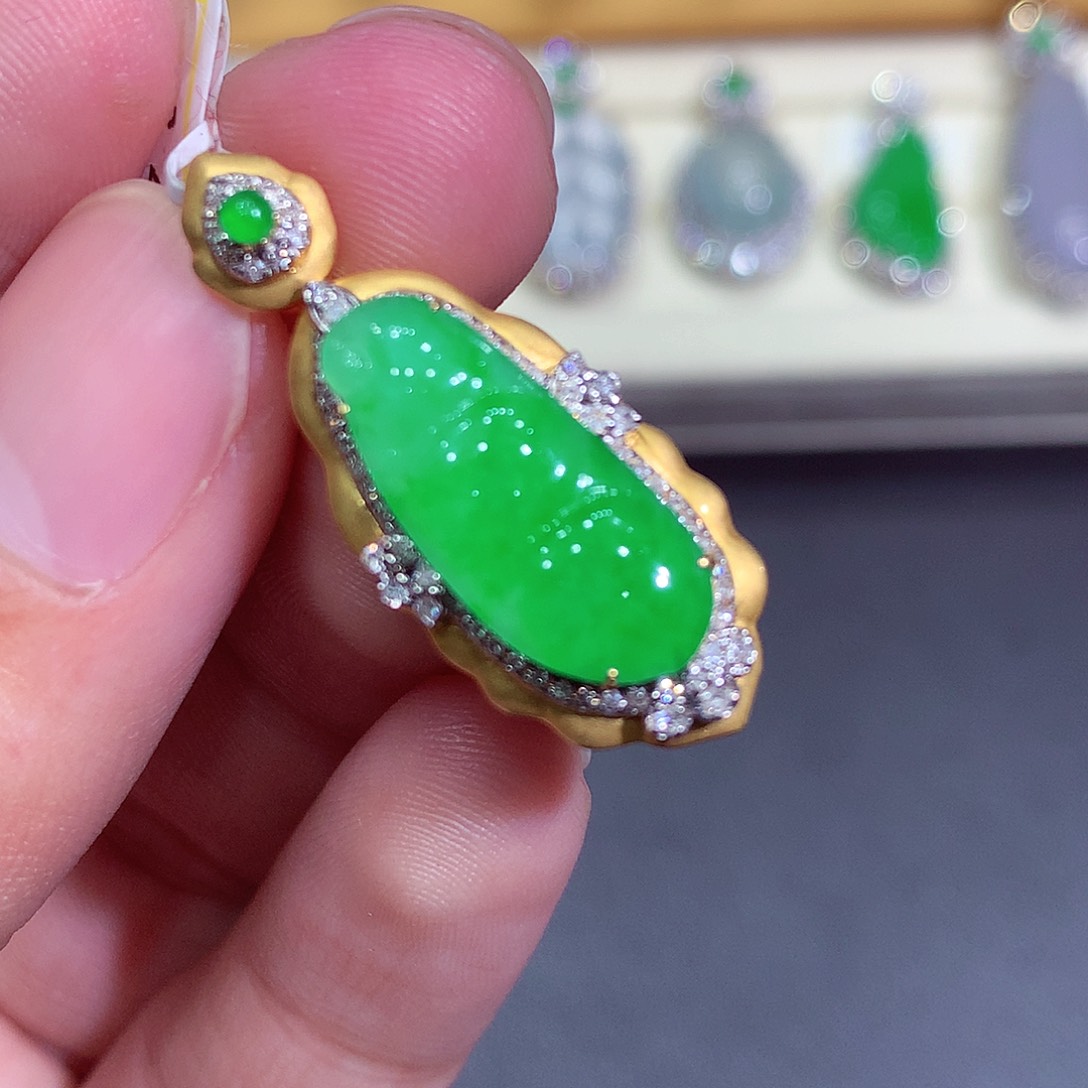 翡翠吊坠(不含链)18K金镶嵌