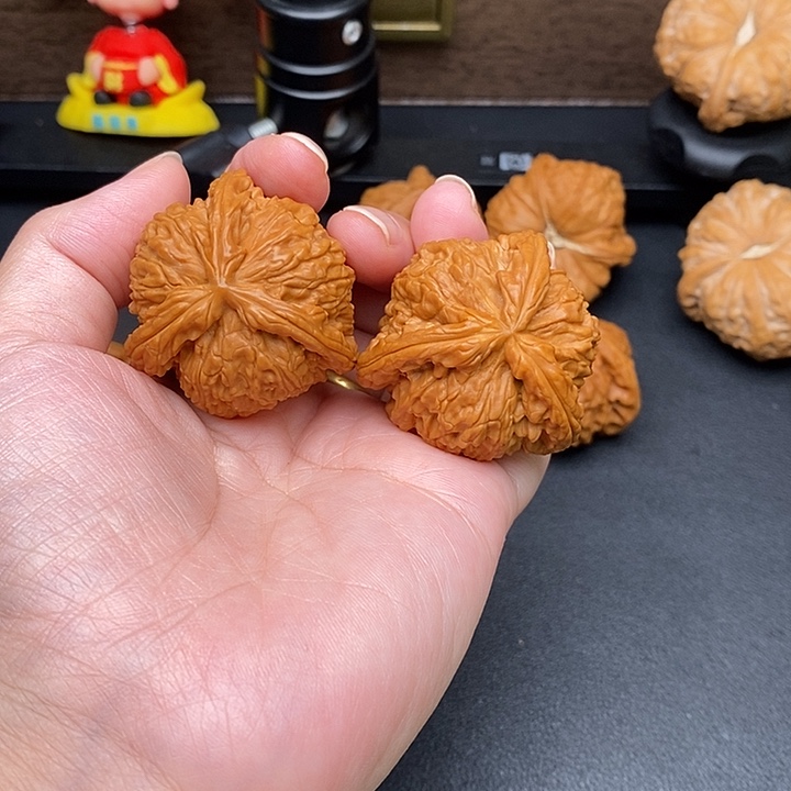 啦***。把件文玩核桃白奔