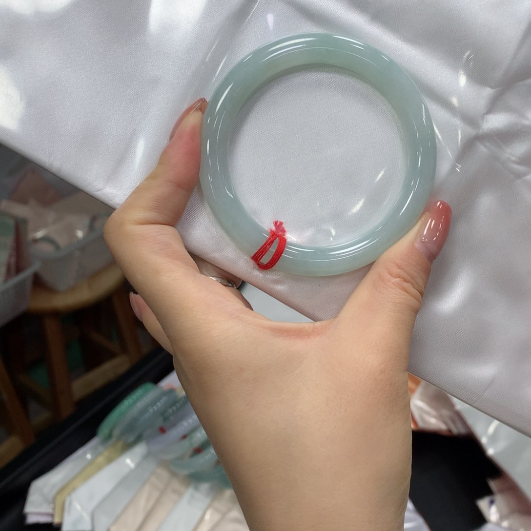 翡翠手镯未镶嵌一**月买断