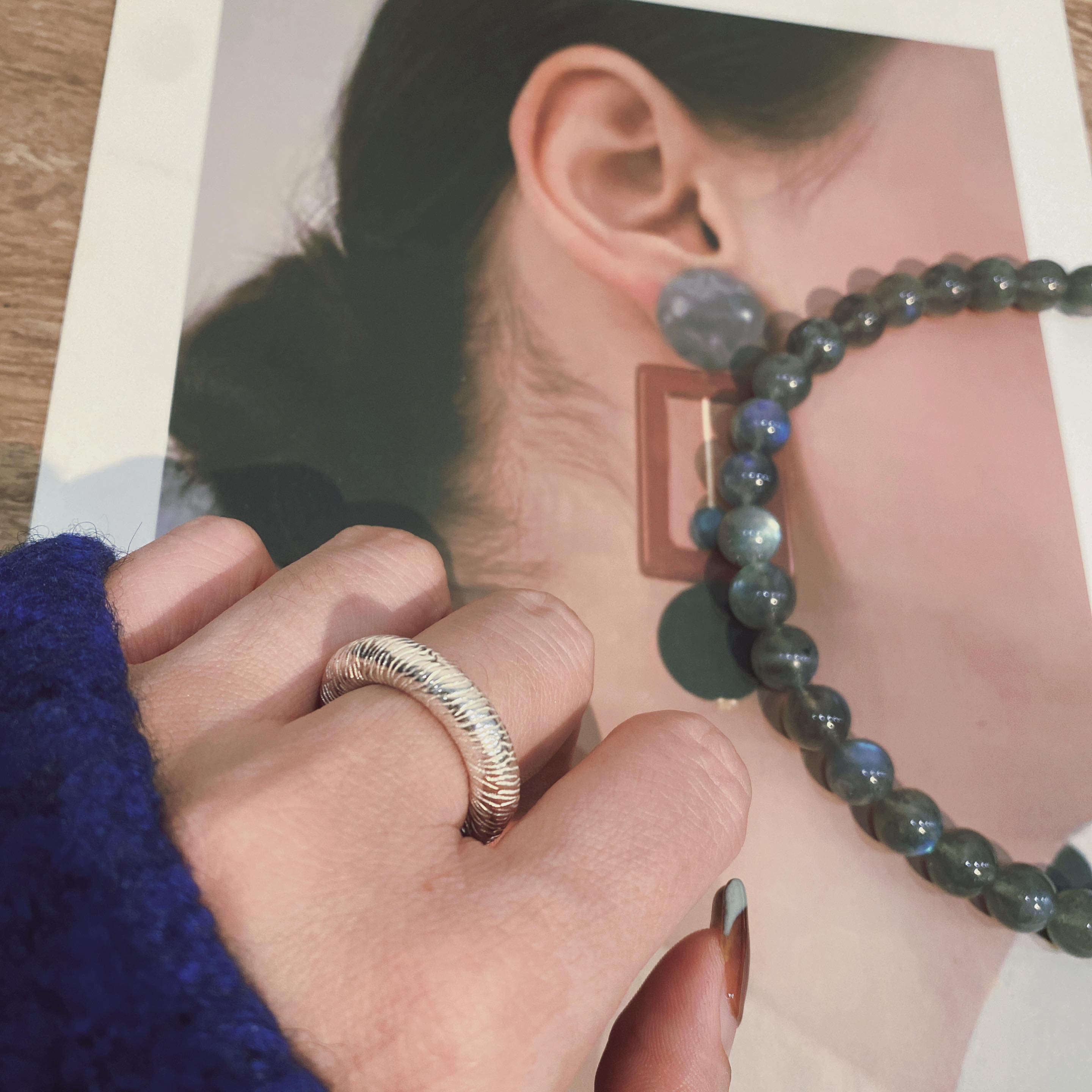 925银戒指 S925银小众设计时尚洋气感实心重工素圈戒指纹理食指戒