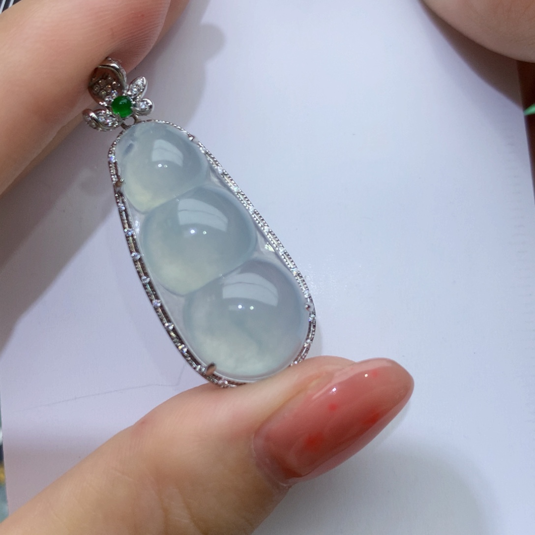 翡翠颈饰18K金镶嵌豆子