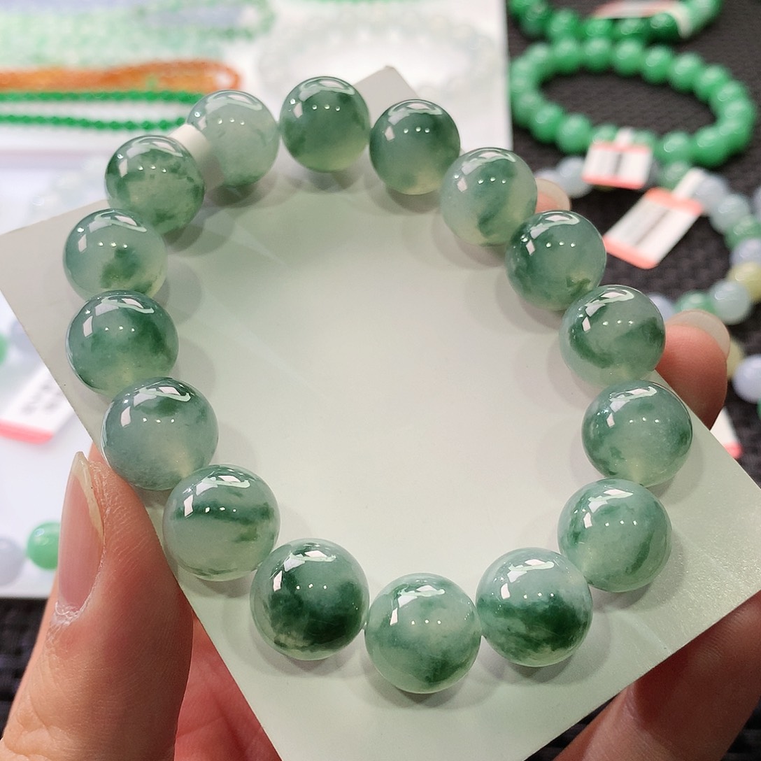 翡翠手链未镶嵌翡翠