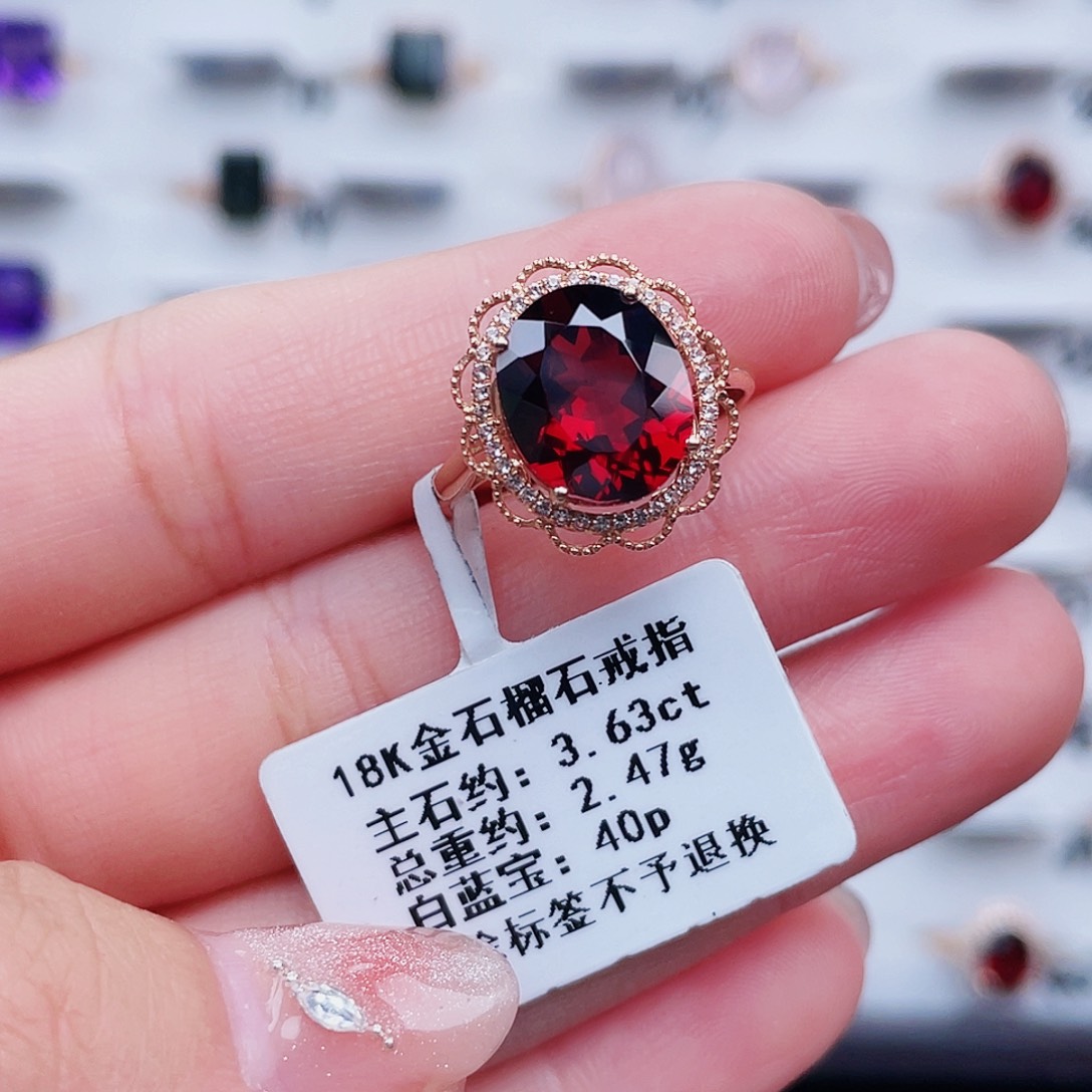 18K金镶嵌戒指石榴石