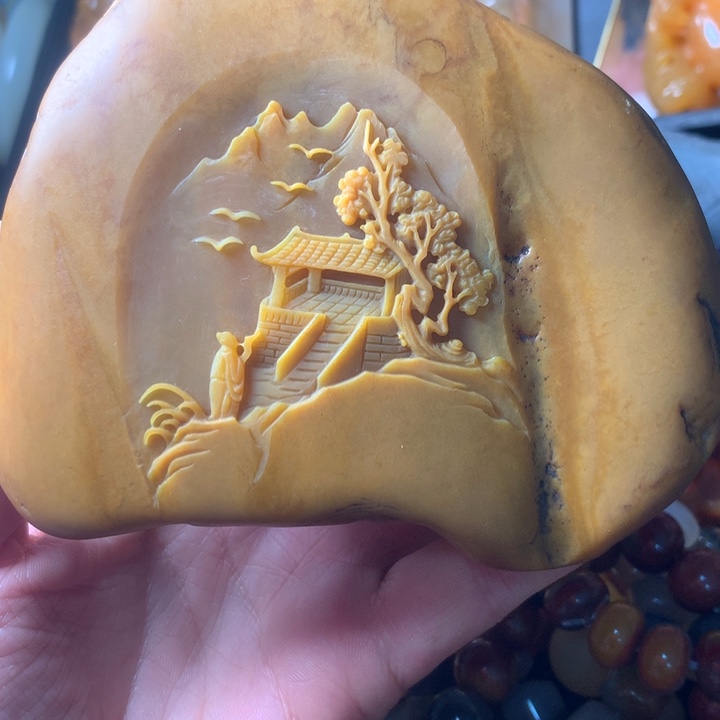 石英质玉（黄龙玉）未镶嵌颈饰