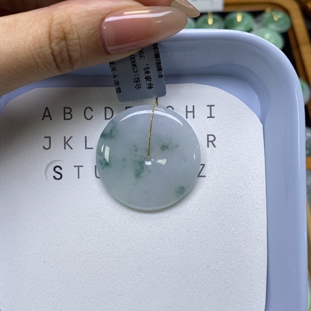 颈饰未镶嵌翡翠飘花平安扣