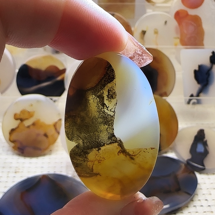 玛瑙/玉髓未镶嵌珠宝奇石