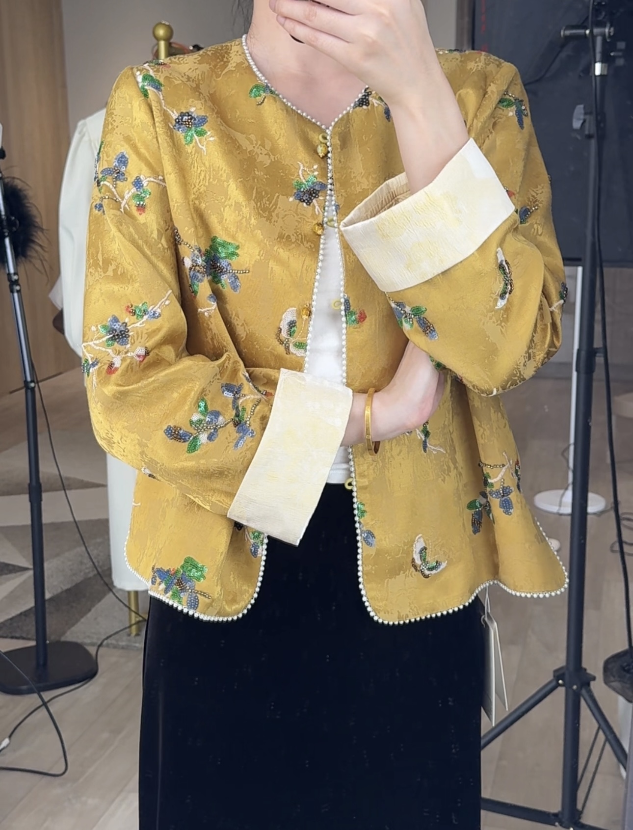 2025秋上新新中式国风重工刺绣黄色外套盘扣轻奢风时尚女款C0915A