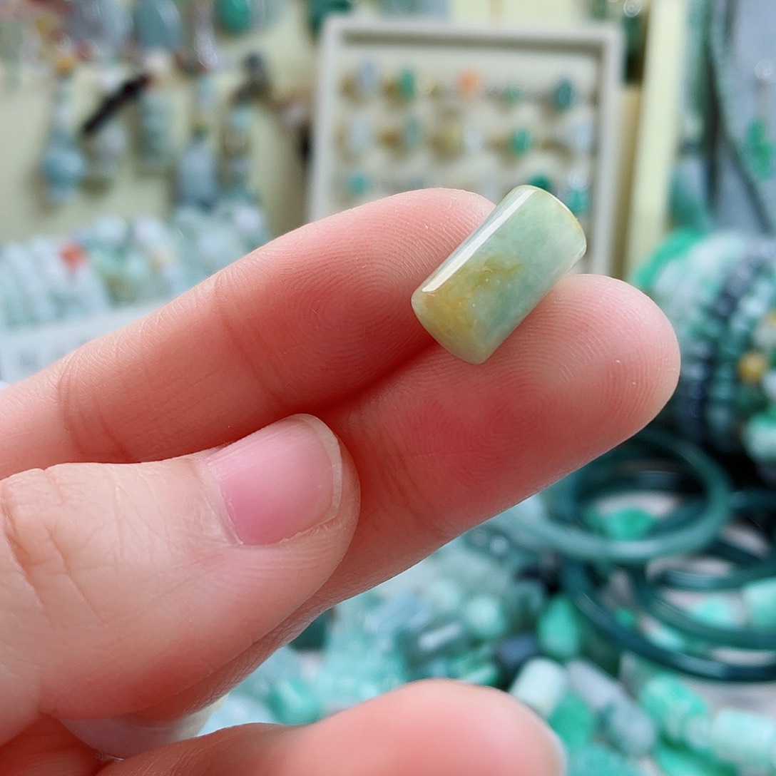 翡翠未镶嵌颈饰桶珠卡7.8