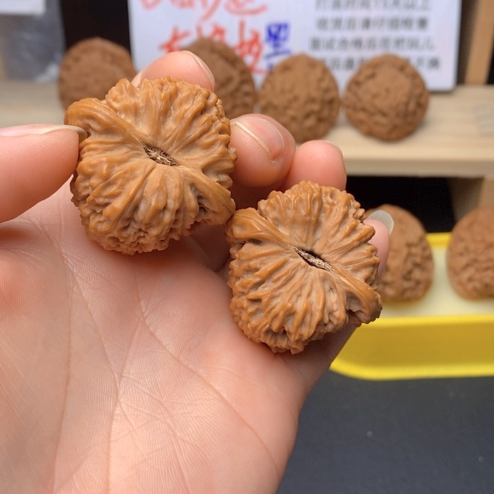 文玩核桃吊坠美*三角36.35.34.0427号