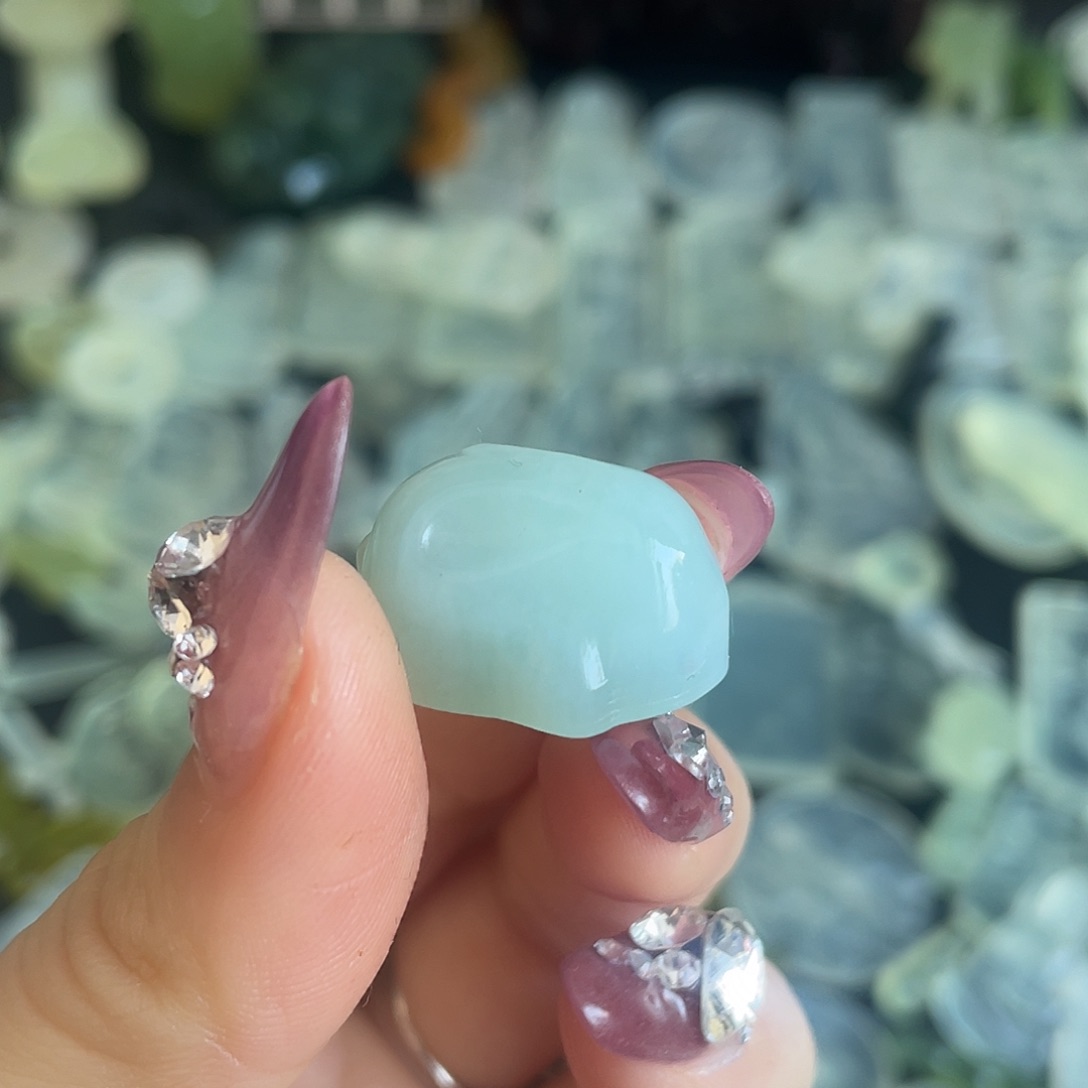 蛇纹石玉颈饰未镶嵌