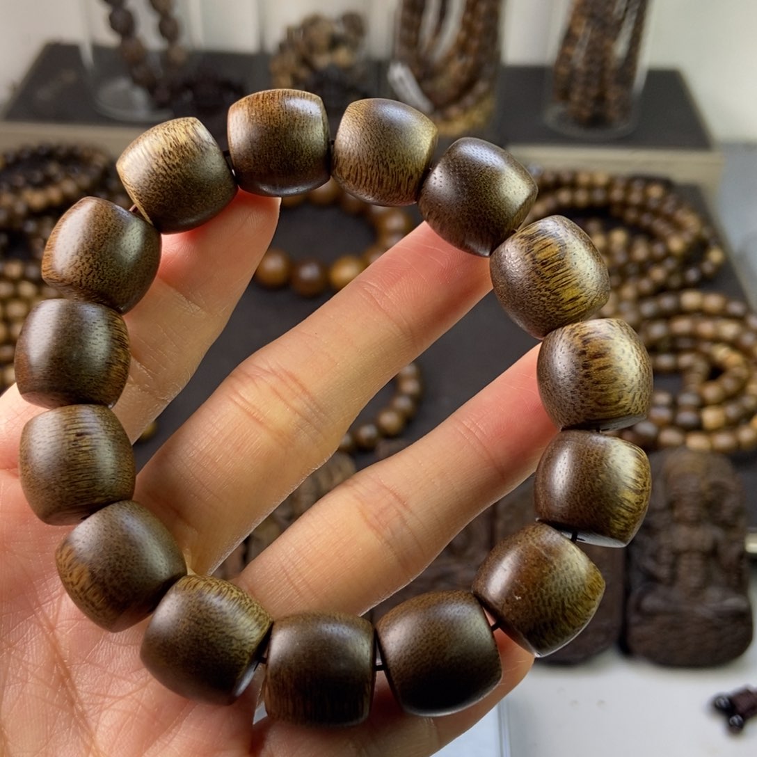 沉香手串卜*越南芽庄白