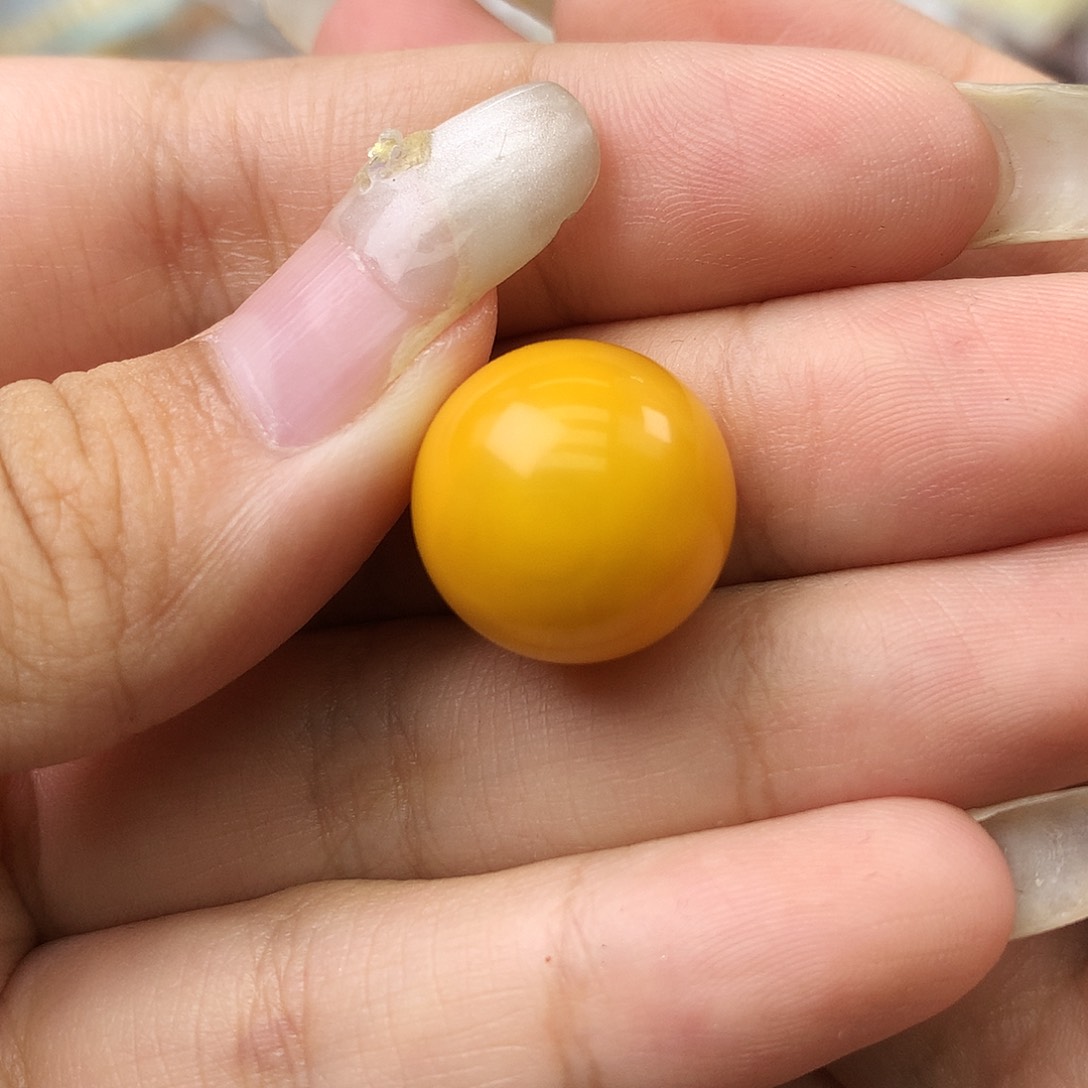 未镶嵌琥珀珠宝奇石