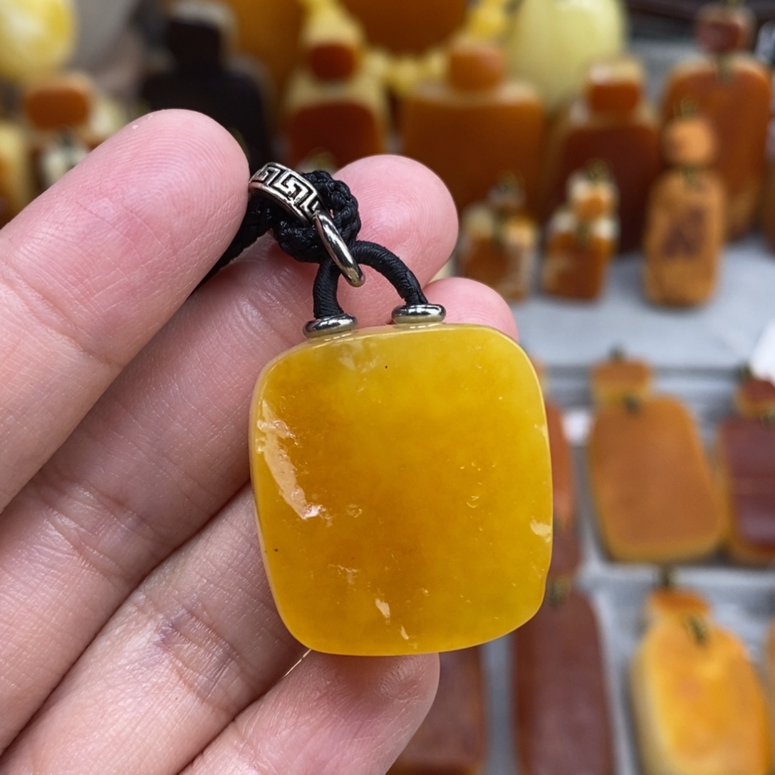 蜜蜡未镶嵌珠宝奇石