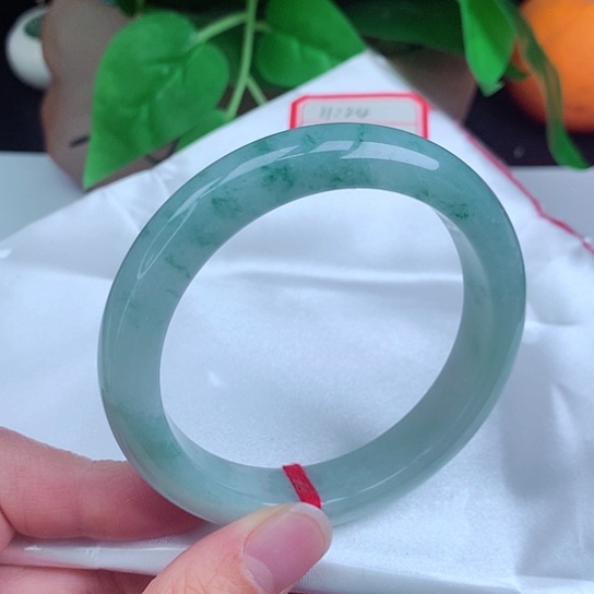 翡翠手镯未镶嵌    正圈57+ 冰飘花