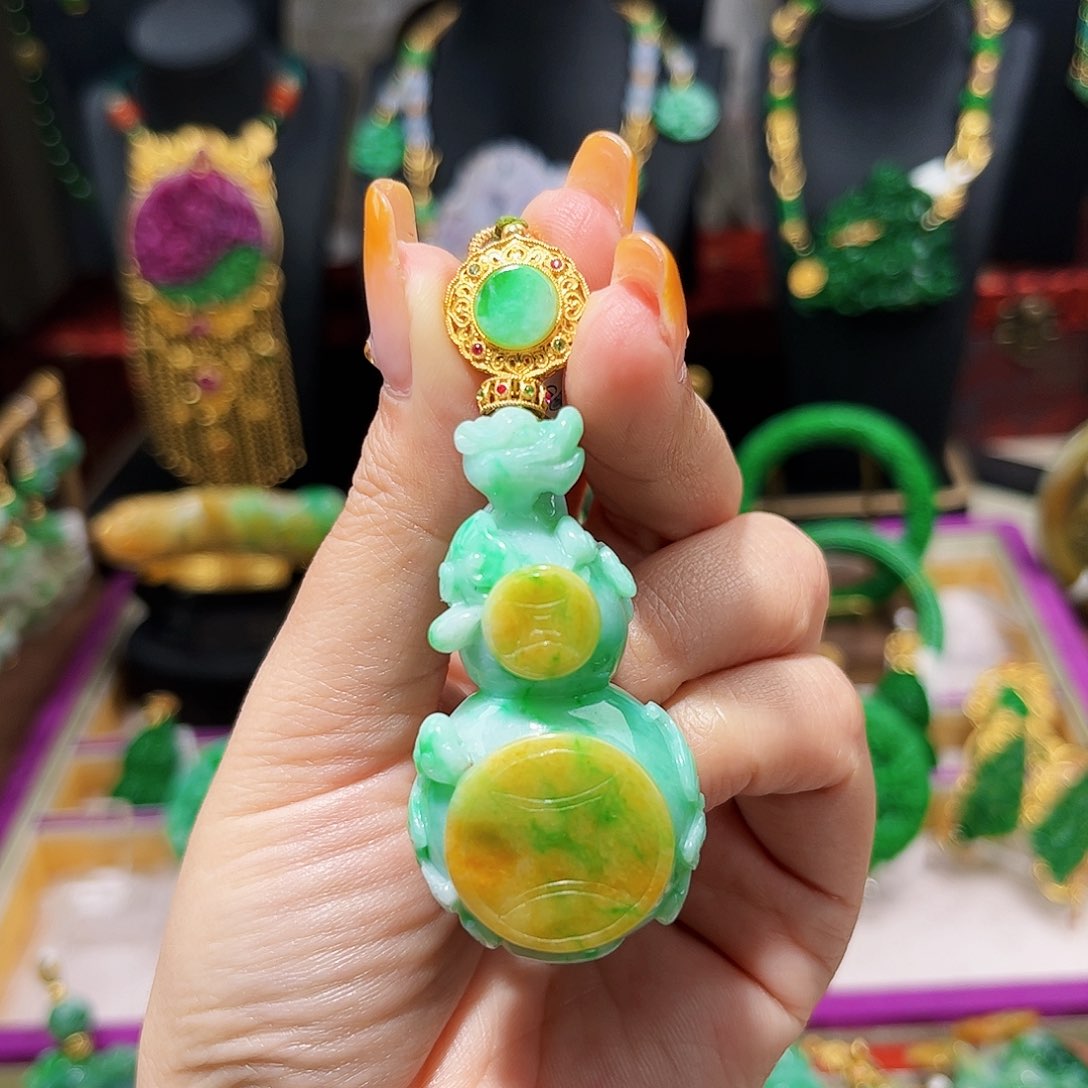 【闪购商品】翡翠吊坠(赠链)未镶嵌葫芦