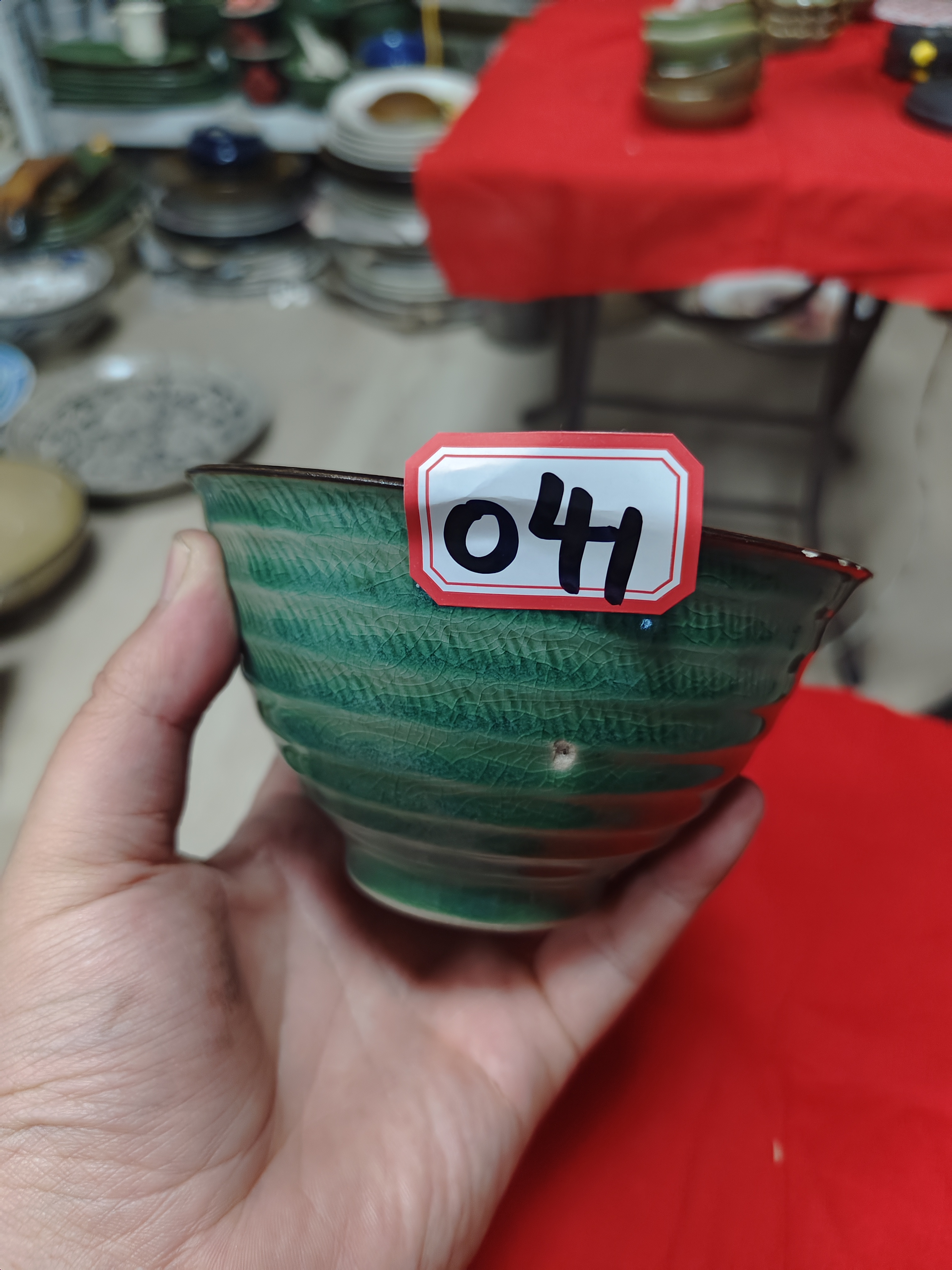 瓷片帝王绿盏一个，有瑕疵