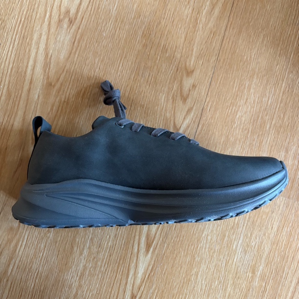 全皮面运动鞋男款