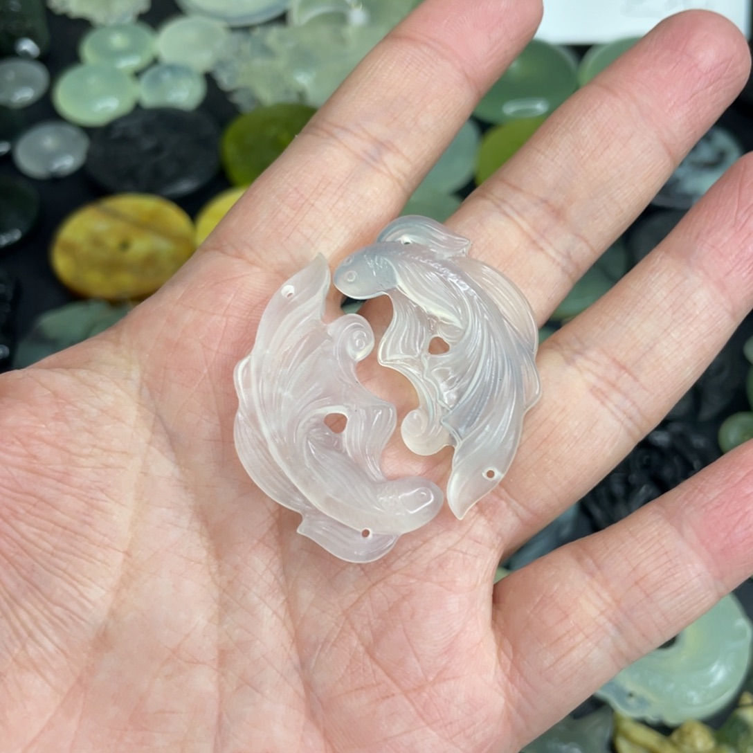 若***明岫玉未镶嵌颈饰双鱼