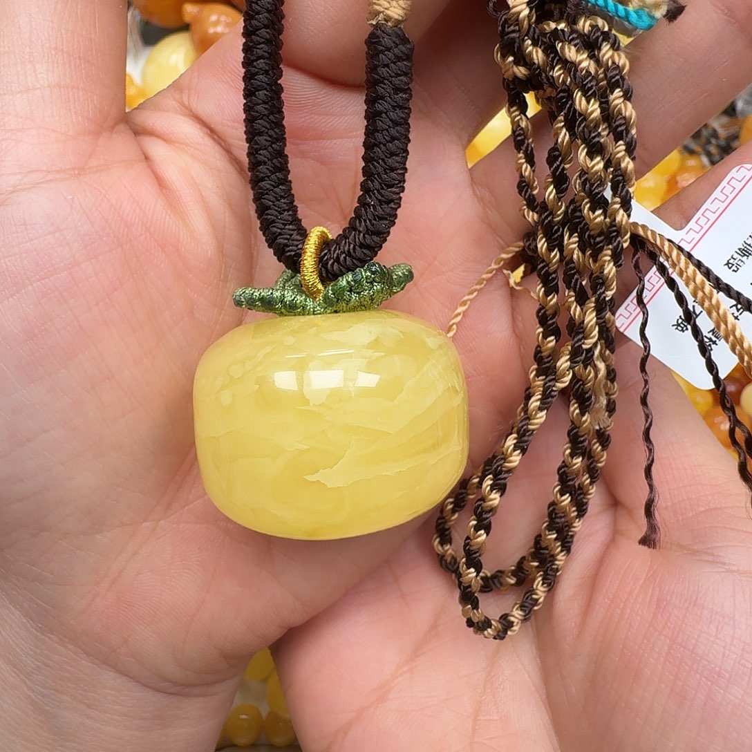 琥珀未镶嵌裸石悠悠