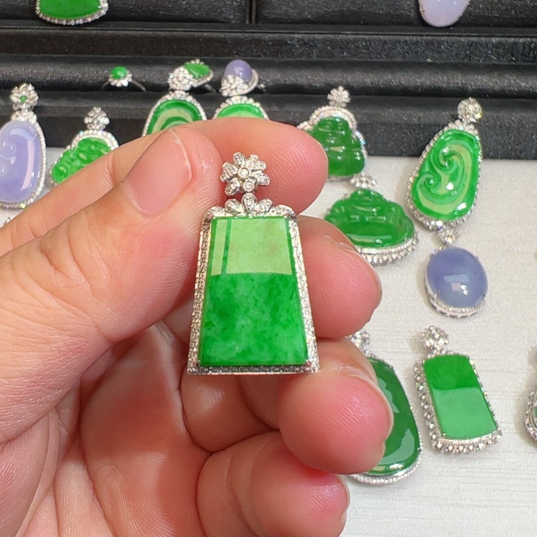 翡翠吊坠(不含链)18K金镶嵌