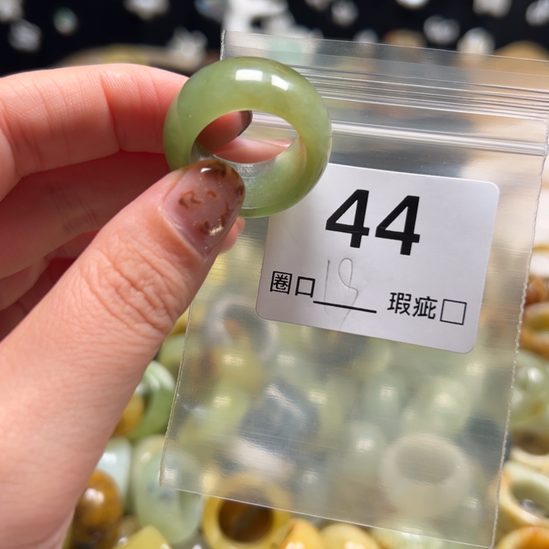 一***树蛇纹石玉未镶嵌戒指