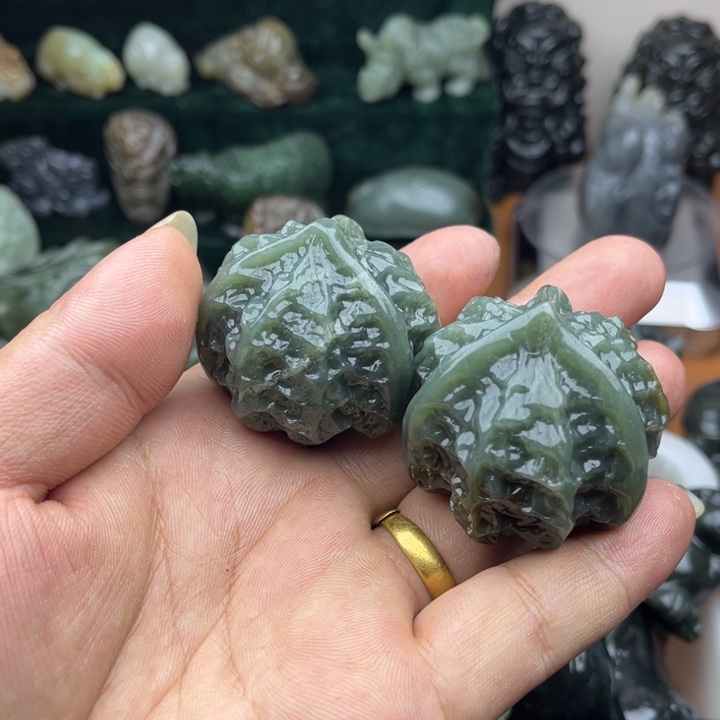 和田玉未镶嵌把件