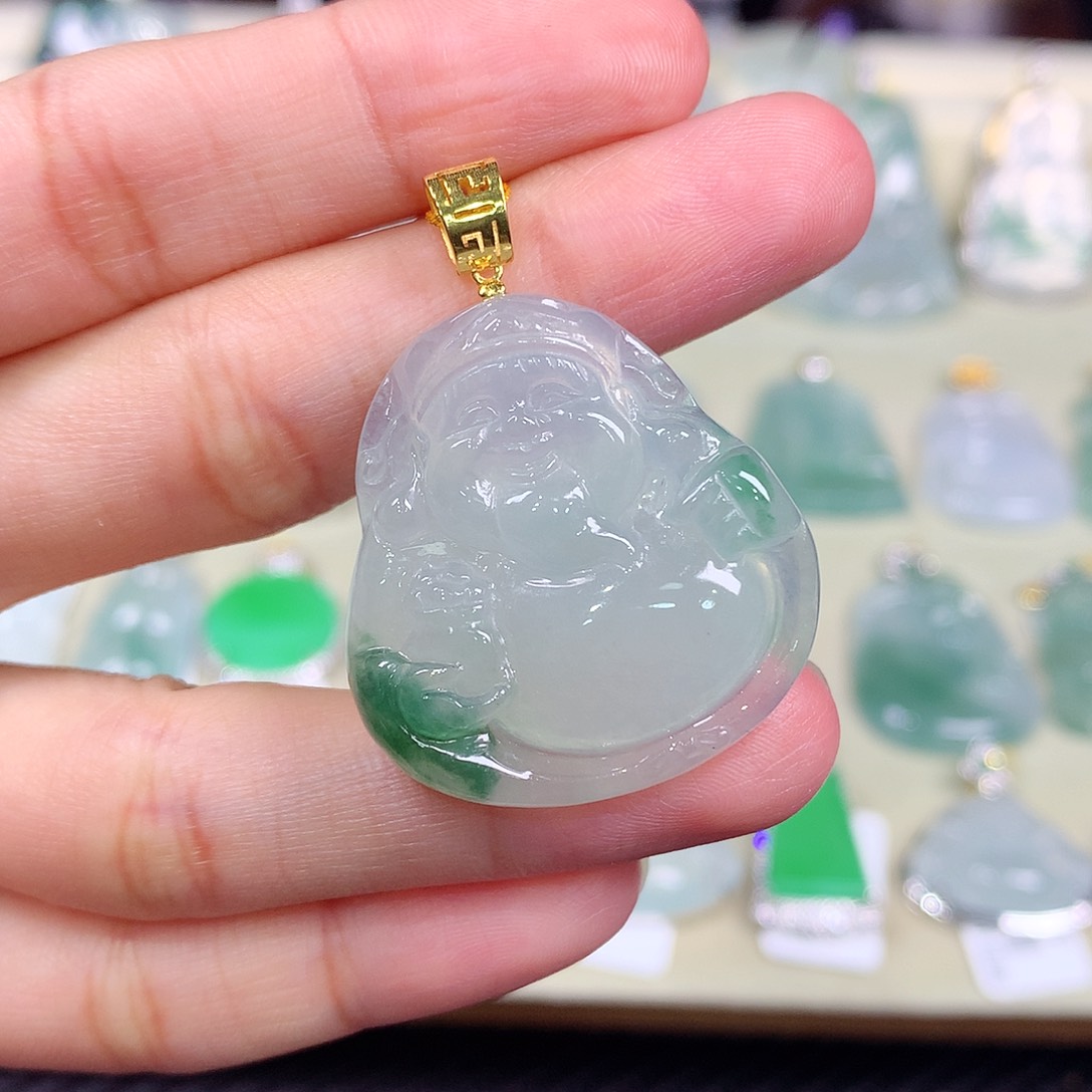 翡翠18K金镶嵌颈饰财神爷