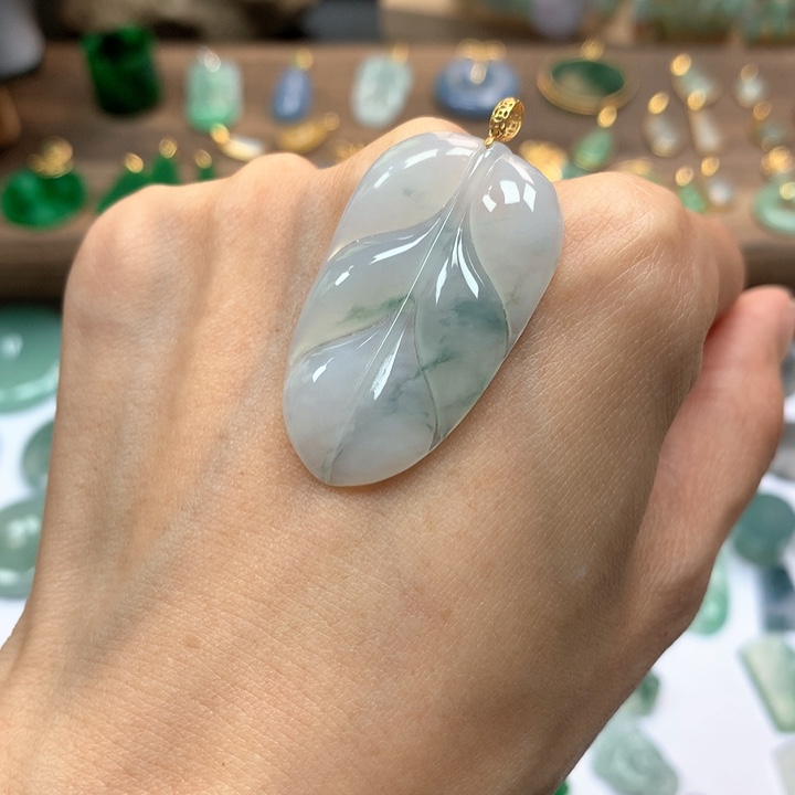 翡翠颈饰18K金镶嵌叶子