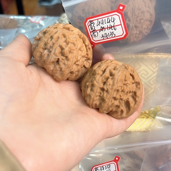 文玩核桃把件白狮子