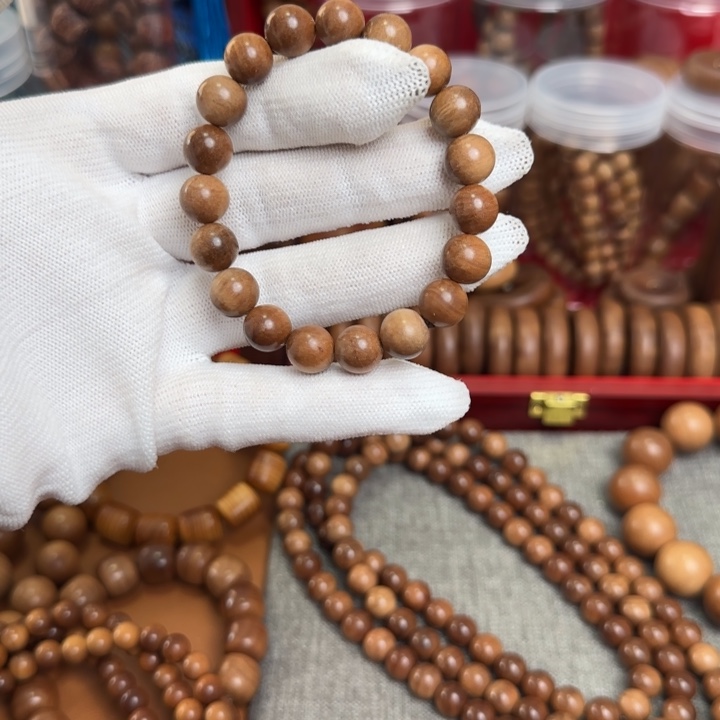 雨***星檀香木1.0圆珠 轻瑕 奶香